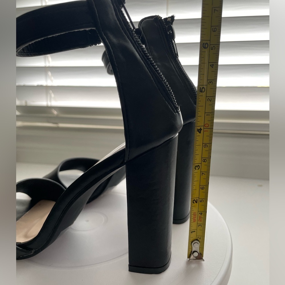 Black Heels - Picture 6 of 9